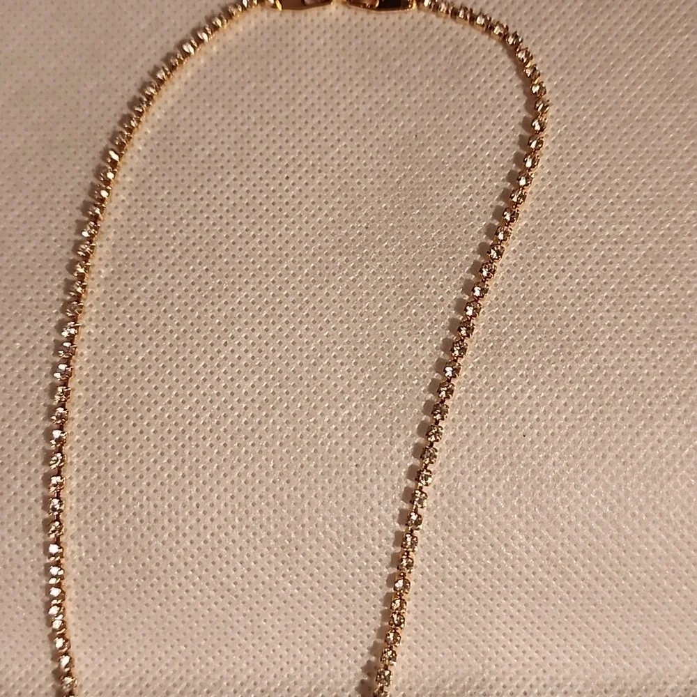 Elegant Gold Toned Rhinestone 16 Inch Necklace - Picture 5 of 7